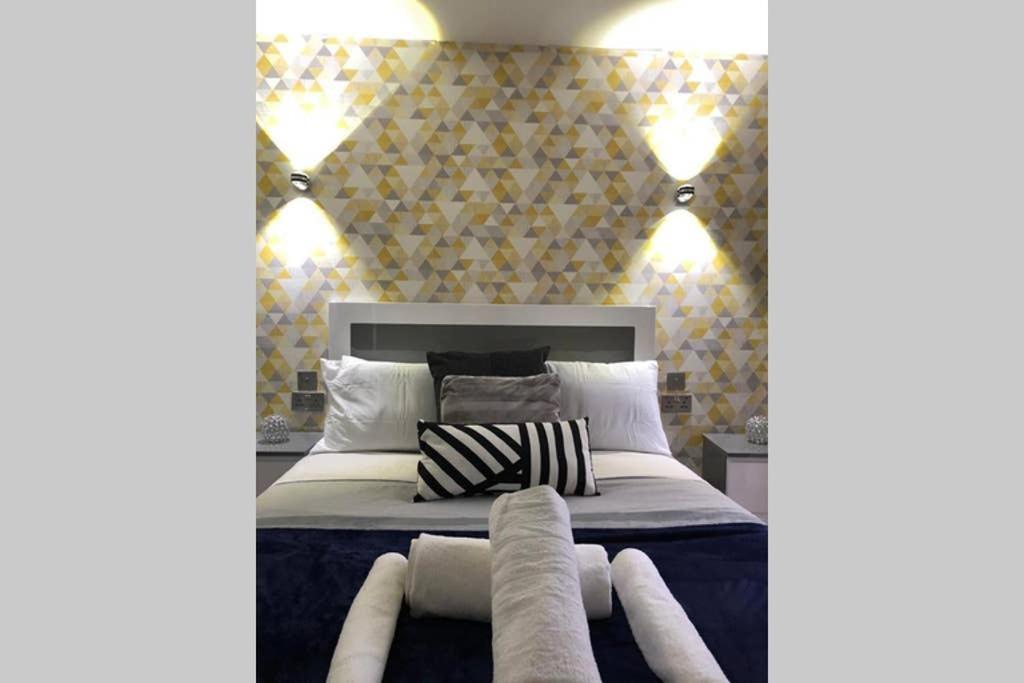 Morden Central Self Contained Flat By Cozynest ريدينج المظهر الخارجي الصورة