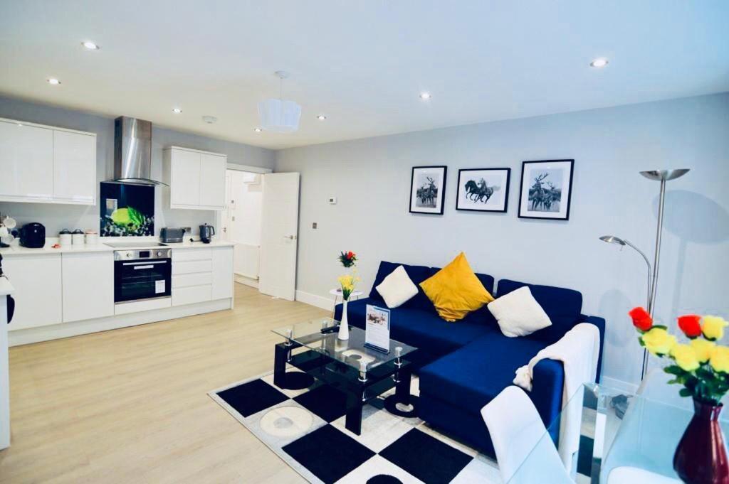Morden Central Self Contained Flat By Cozynest ريدينج المظهر الخارجي الصورة